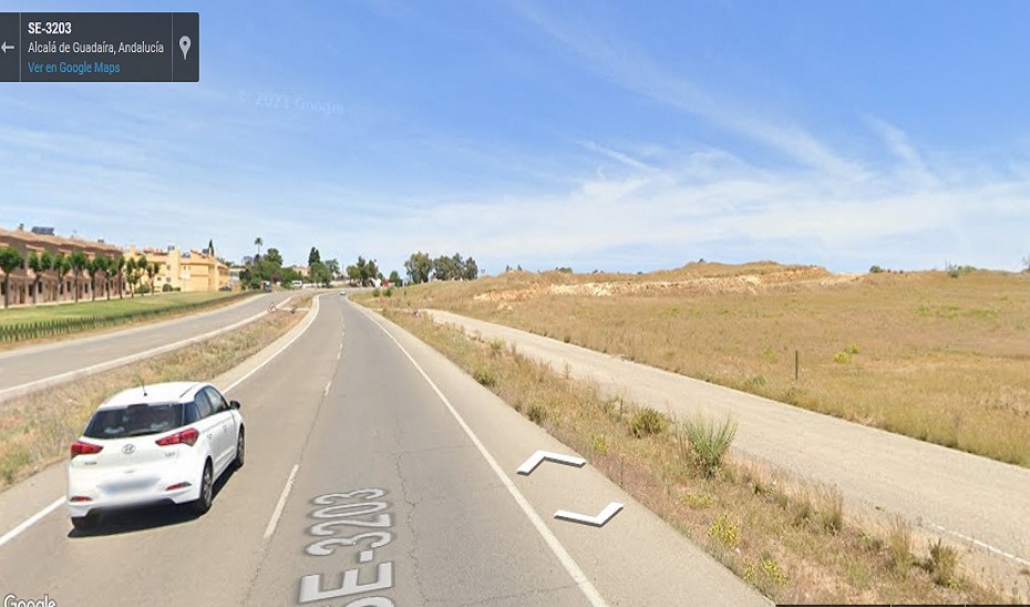 Tramo de la vía SE-3203 donde se ha producido el atropello en Alcalá de Guadaíra.